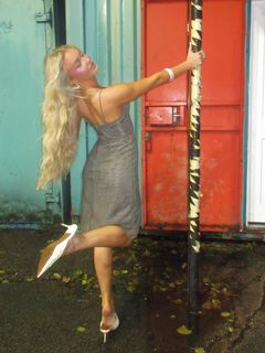 Zara Larsson feet photo thumbnail