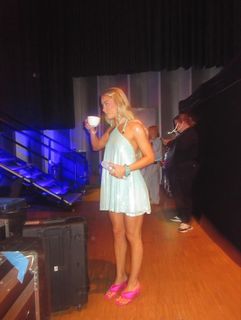 Zara Larsson feet photo thumbnail