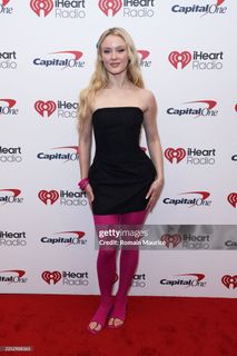 Zara Larsson feet photo 7