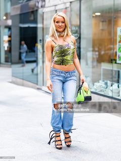 Zara Larsson feet photo 5