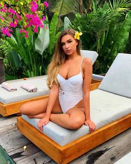 Zara McDermott feet photo 5