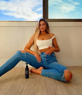 Zara McDermott feet photo 18