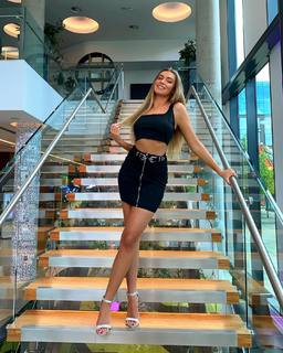 Zara McDermott feet photo 2