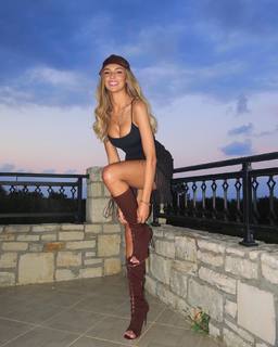 Zara McDermott feet photo 3