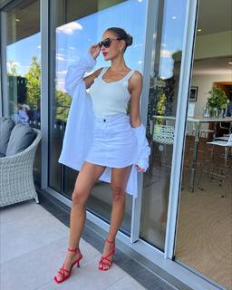 Zara McDermott feet photo 10