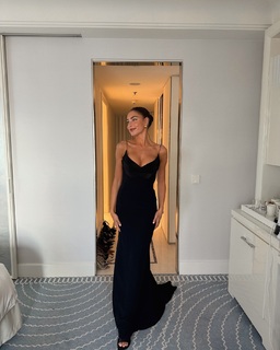 Zara McDermott feet photo 7