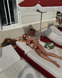 Zara McDermott feet photo 1