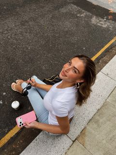Zara McDermott feet photo 4