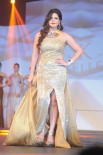 Zareen Khan feet photo thumbnail