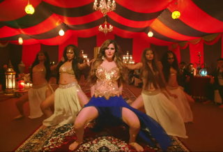 Zareen Khan feet photo thumbnail