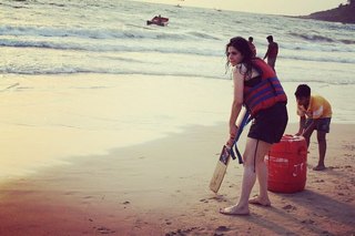 Zareen Khan feet photo thumbnail