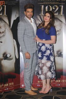 Zareen Khan feet photo thumbnail