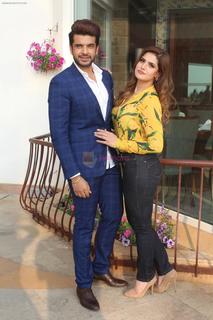 Zareen Khan feet photo thumbnail