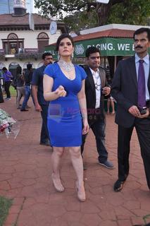 Zareen Khan feet photo thumbnail