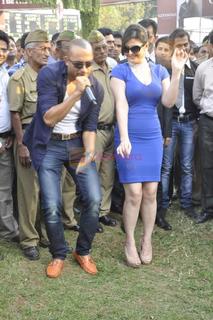 Zareen Khan feet photo thumbnail