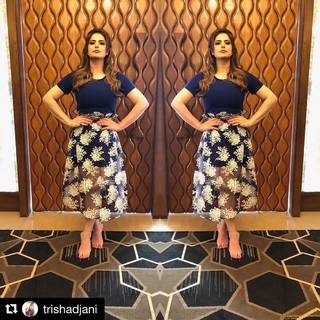 Zareen Khan feet photo thumbnail