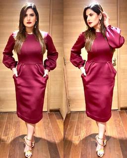 Zareen Khan feet photo thumbnail