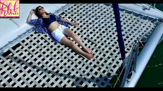 Zareen Khan feet photo thumbnail