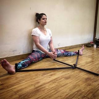Zareen Khan feet photo thumbnail