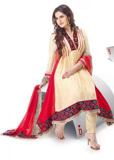 Zareen Khan feet photo thumbnail