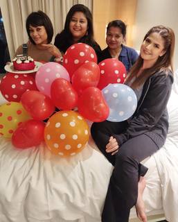 Zareen Khan feet photo thumbnail