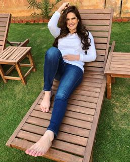 Zareen Khan feet photo thumbnail