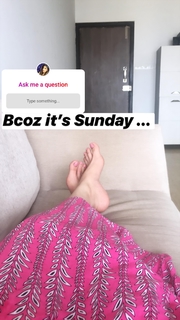 Zareen Khan feet photo thumbnail