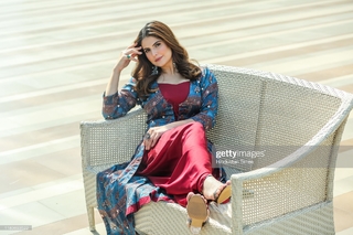 Zareen Khan feet photo thumbnail