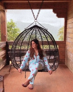 Zareen Khan feet photo thumbnail