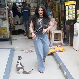 Zareen Khan feet photo thumbnail