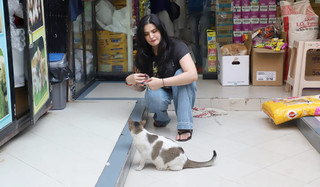 Zareen Khan feet photo thumbnail