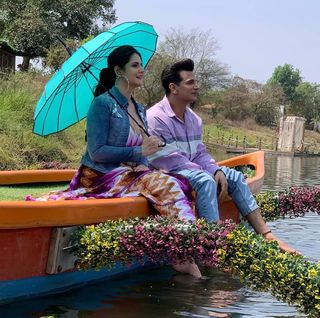 Zareen Khan feet photo thumbnail