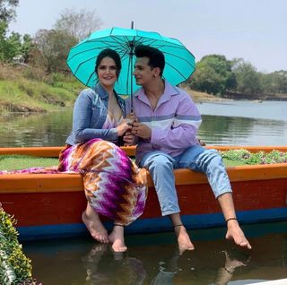Zareen Khan feet photo thumbnail
