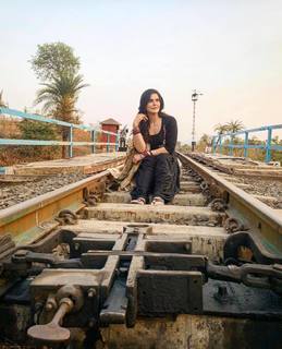 Zareen Khan feet photo thumbnail