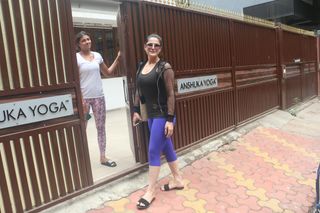 Zareen Khan feet photo thumbnail