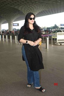 Zareen Khan feet photo thumbnail