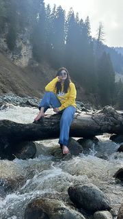 Zareen Khan feet photo thumbnail