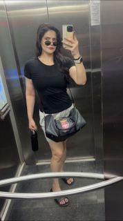 Zareen Khan feet photo 1