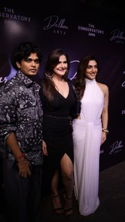 Zareen Khan feet photo 2