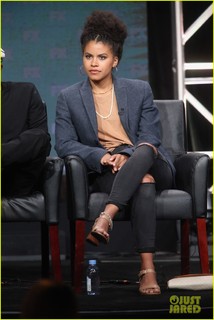 Zazie Beetz feet photo thumbnail