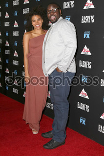 Zazie Beetz feet photo thumbnail