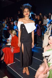 Zazie Beetz feet photo thumbnail