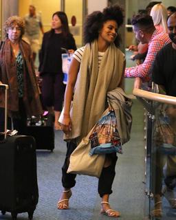 Zazie Beetz feet photo thumbnail
