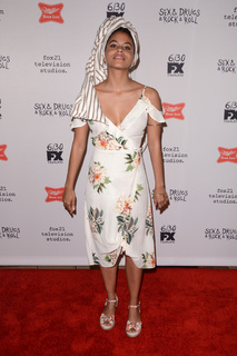 Zazie Beetz feet photo thumbnail