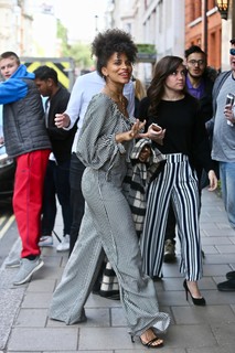 Zazie Beetz feet photo thumbnail