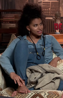 Zazie Beetz feet photo thumbnail