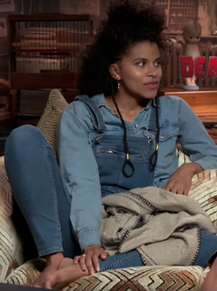 Zazie Beetz feet photo thumbnail