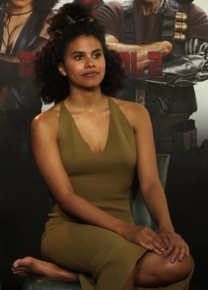 Zazie Beetz feet photo thumbnail