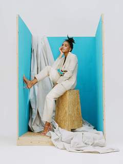 Zazie Beetz feet photo thumbnail