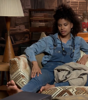 Zazie Beetz feet photo thumbnail